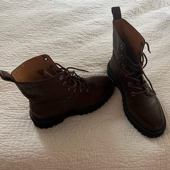Madewell Dark Cabernet Chunky Boots - Picture 6 of 7